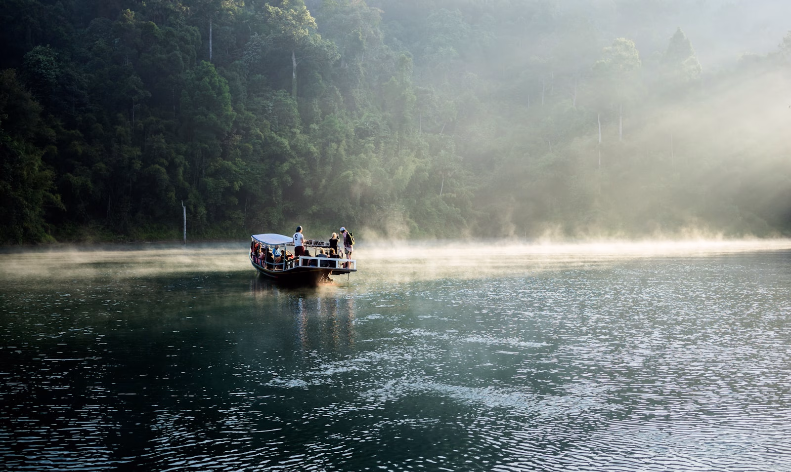 Εθνικό Πάρκο Khao Sok, εξερεύνηση με βάρκα στη λίμνη Cheow Lan - Fthera Travel