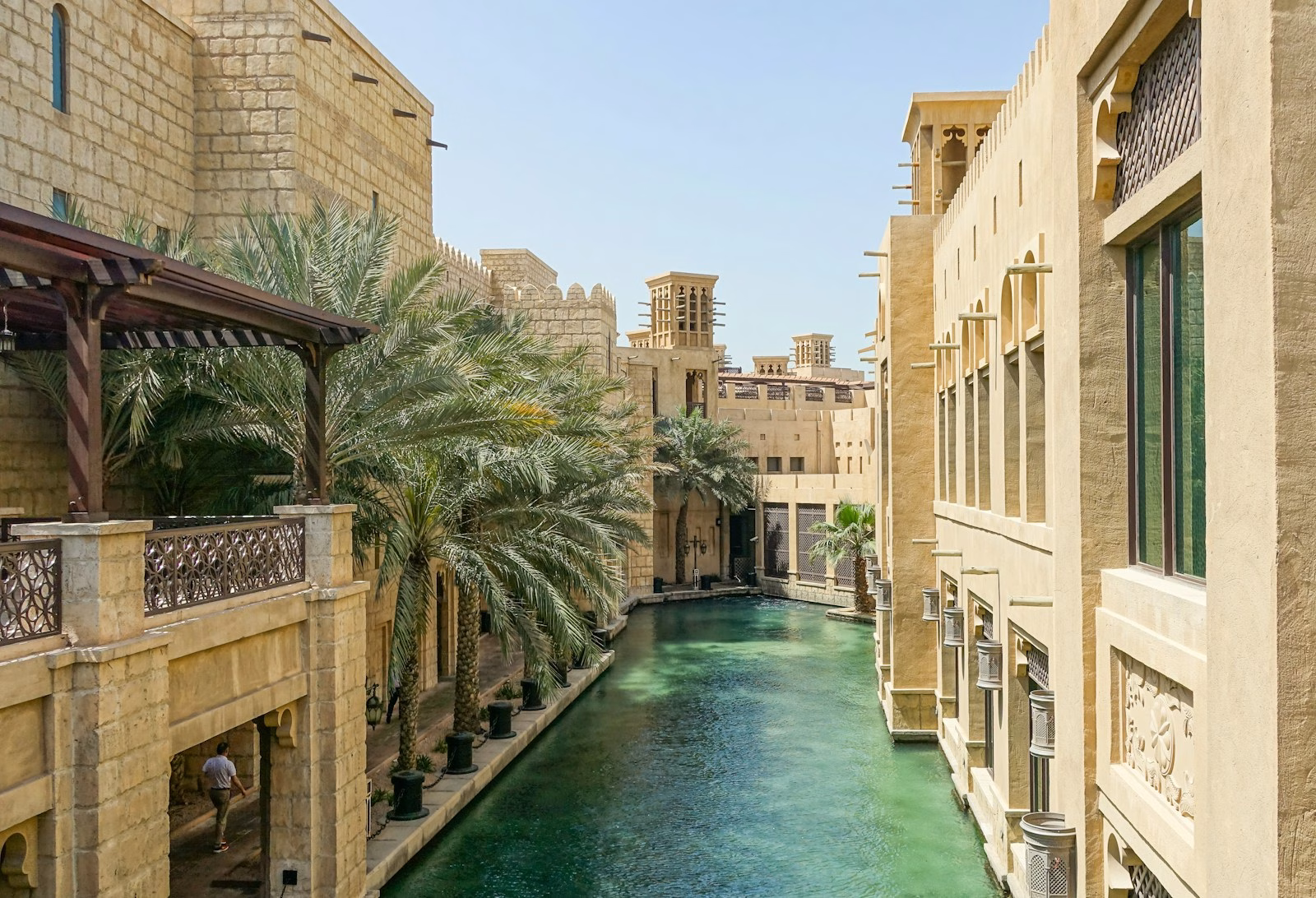 Παραδοσιακές ξύλινες βάρκες abra στον ποταμό Dubai Creek και οι αγορές του Old Dubai