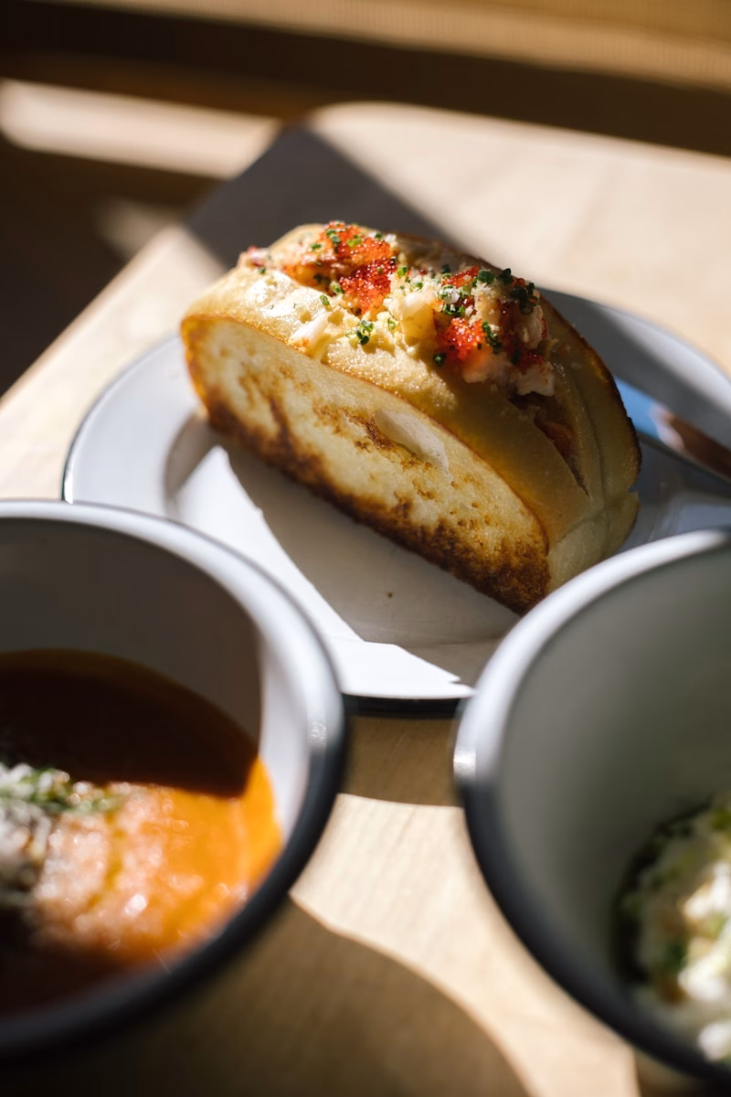 Λαχταριστό Lobster Roll με φρέσκο αστακό από τη Νέα Αγγλία - Mycena