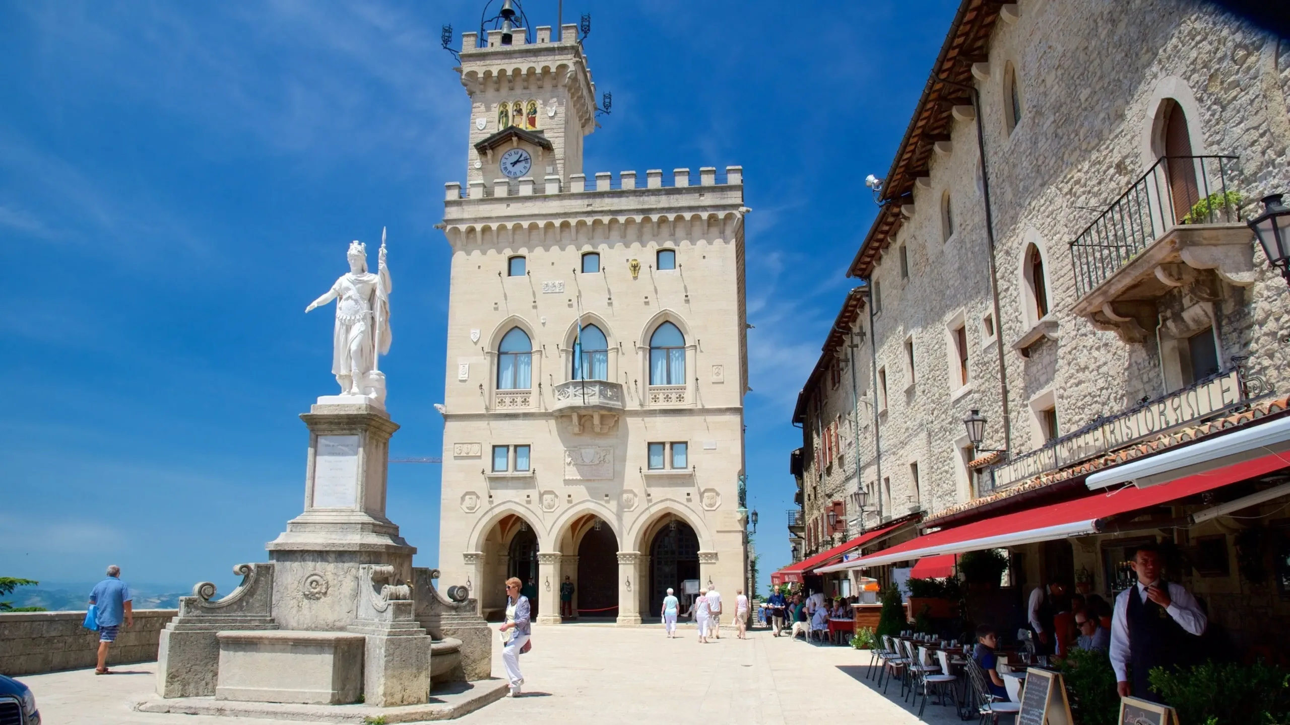 Η κεντρική πλατεία Piazza della Liberta και το Palazzo Pubblico στο Σαν Μαρίνο