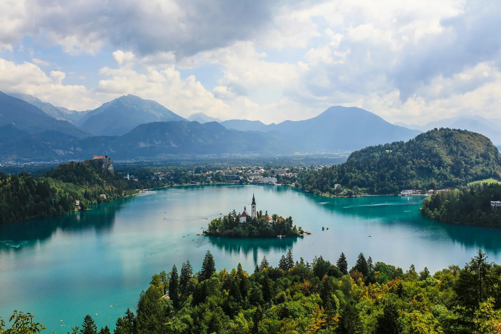 Ρομαντική πρόταση γάμου στη λίμνη Bled