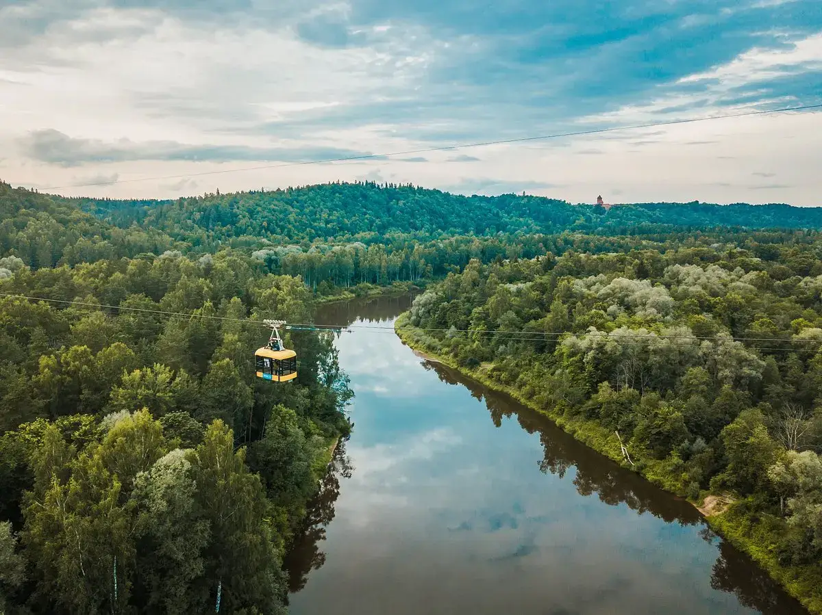 Δασικό τοπίο στο Εθνικό Πάρκο Gauja κοντά στη Sigulda
