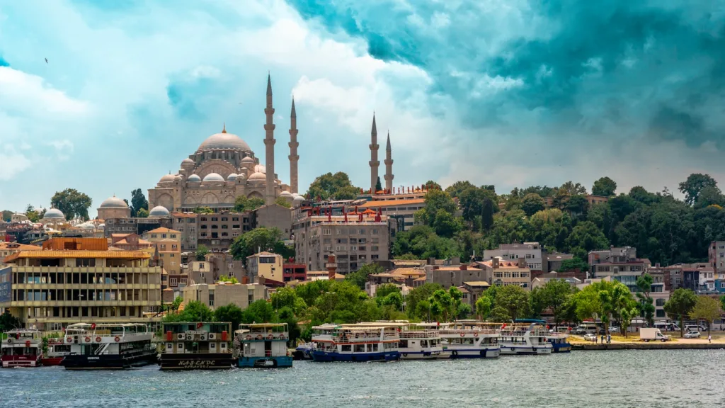 The Süleymaniye Mosque overlooking the city skyline and harbor in İstanbul, Türkiye